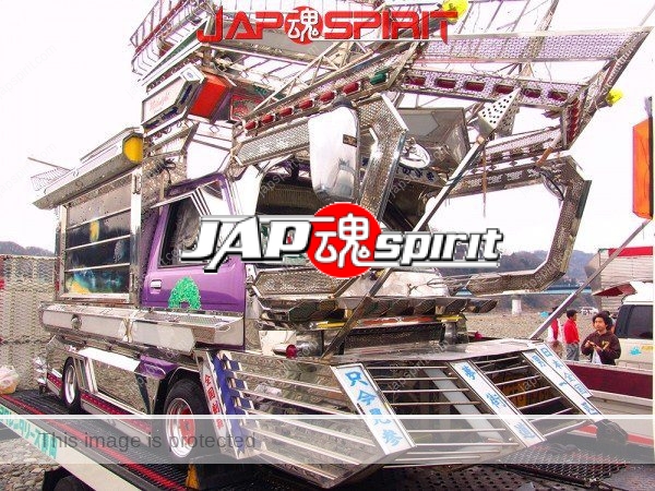 DAIHATSU Hijet Mini truck, Extreme decoration art truck, too big visor & bumper with rocket ramp, "Shiryumaru" (1)