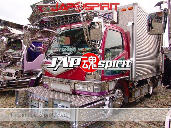 MITSUBISHI Canter box car type, Art truck style, wide visor & big bumper, team "Utamarokai" (1)