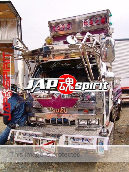 ISUZU Elf, flat body type art truck, decorated visor & bumper team "Chiyokakusendan" (2)