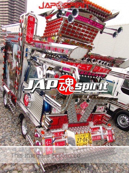 MITSUBISHI MINICAB, Microcar truck, Art truck style Kamikaze decoration with Dragon & movie star air brush paint (2)