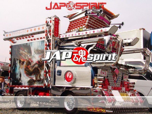 MITSUBISHI MINICAB, Microcar truck, Art truck style Kamikaze decoration with Dragon & movie star air brush paint (4)