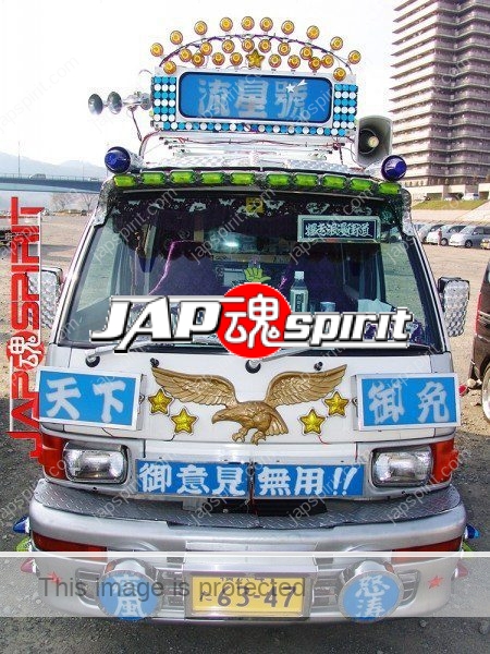 DAIHATSU Hijet, Mini truck, Dekotora style with Japanese traditional yakuza interior (2)