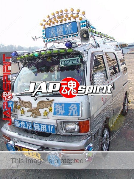 DAIHATSU Hijet, Mini truck, Dekotora style with Japanese traditional yakuza interior (4)
