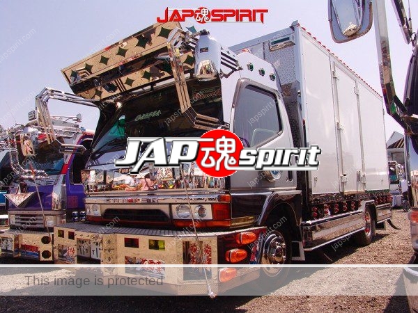 MITSUBISHI Canter, Box car, Art truck style, decorated visor & bumper, team "UTAMARO KAI" (1)