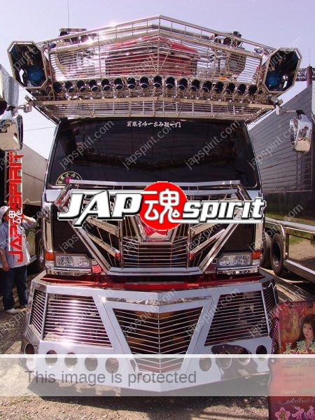 UD Truck (Nissan Diesel), Big thum, boxcar, unique bumper shape, team "Miyazaki ikka, Kantou Migumi"