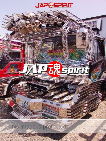FUSO Fighter, Art truck style, impalement car with lethal spear decoration (5)