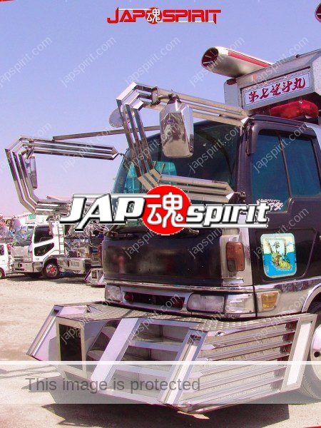 HINO Ranger, Art truck style, Boxcar with rocket lamp & wide bumper, big back mirror arm (1)