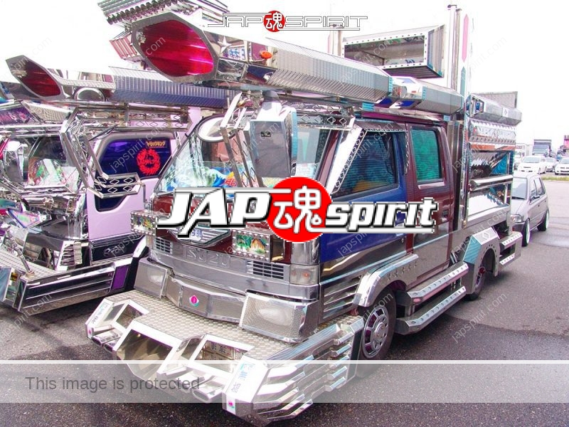 Koyumi gou of Ryukokai, ISUZU ELF dubble cab with Big rocket lamp & strange back side decoration. (5)