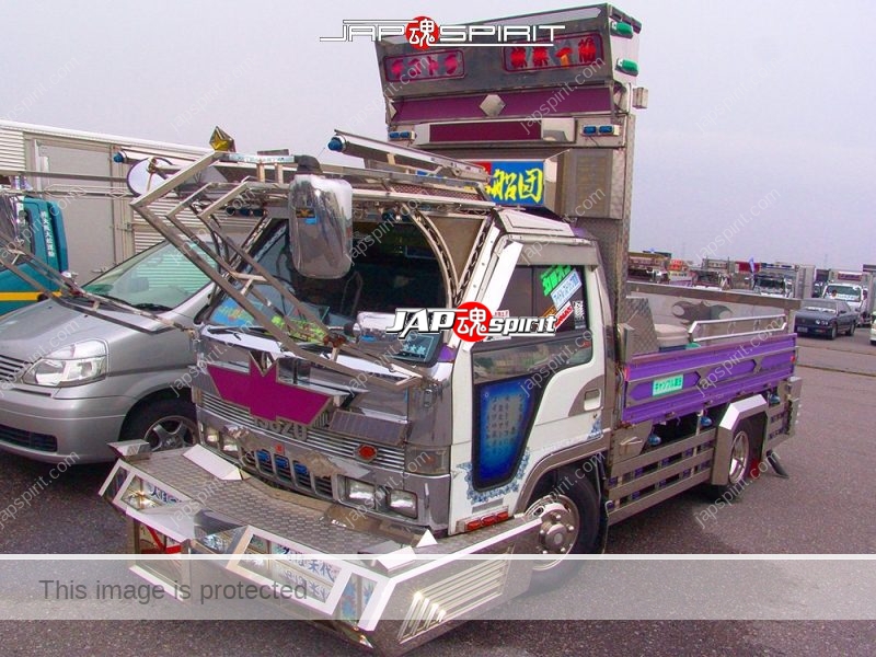 Chiyokakusendan, ISUZU Elf art truck with Dragon paint by Sekiguchikougei (1)