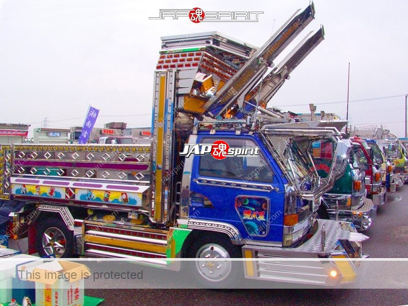 Ryu densetsu (Dragon legend) ISUZU Elf art truck with Rocket lancher style lamp & anime paint (4)