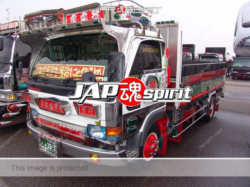 Undengou NISSAN Atlas art truck has Suzukikougei air brush paint on the back (1)