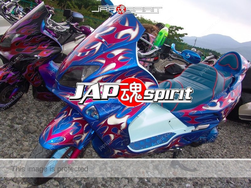 HONDA Forza with long rounded muffler and vivid body paint pattern (4)