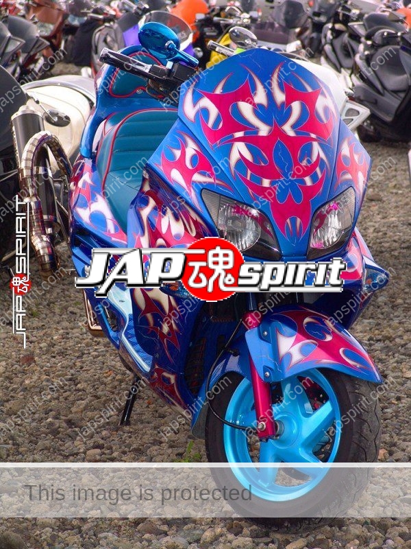 HONDA Forza with long rounded muffler and vivid body paint pattern (3)