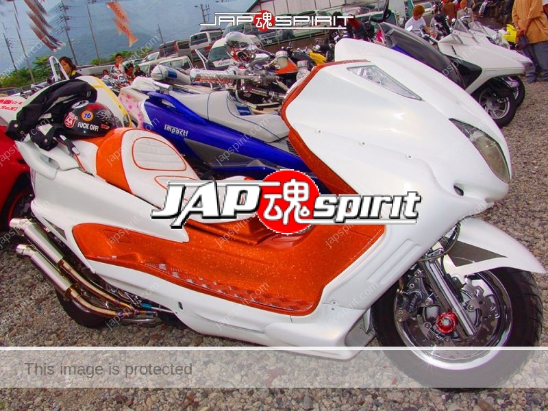 YAMAHA Majesty, white color and orange inside color with special muffler (3)