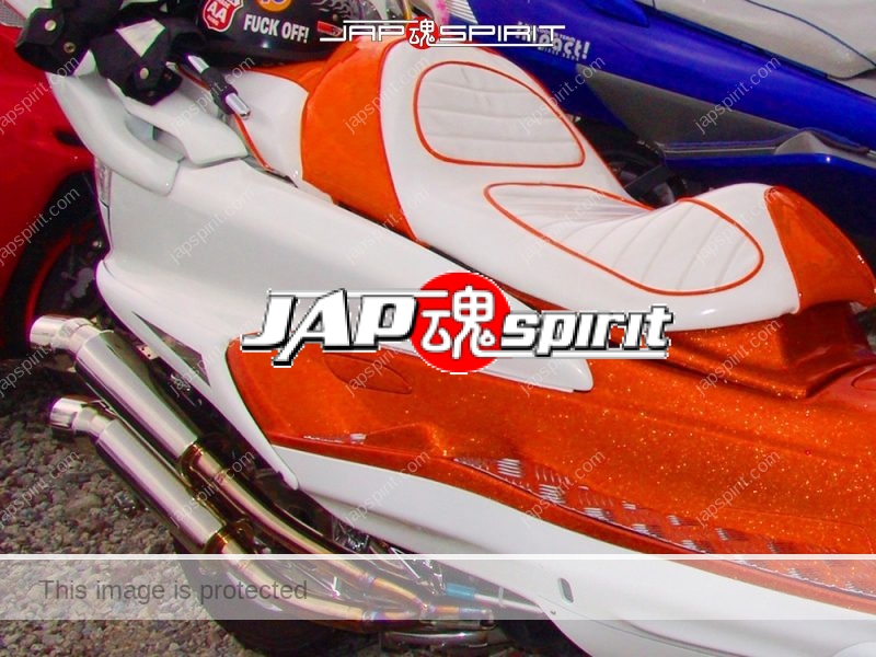 YAMAHA Majesty, white color and orange inside color with special muffler (1)