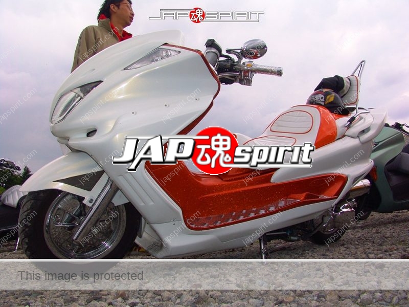 YAMAHA Majesty, white color and orange inside color with special muffler (2)