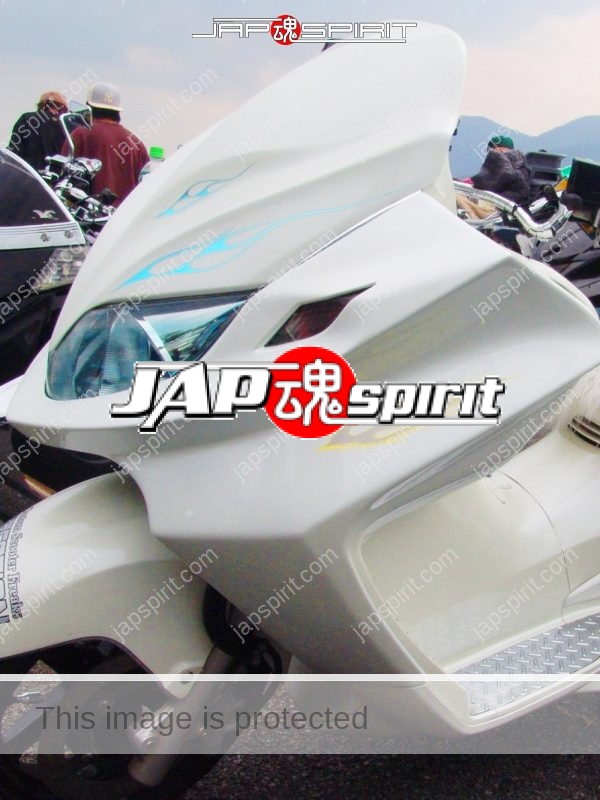 SUZUKI Skywave, white color with hairy fake fur sheet, with special shape cowl (2)