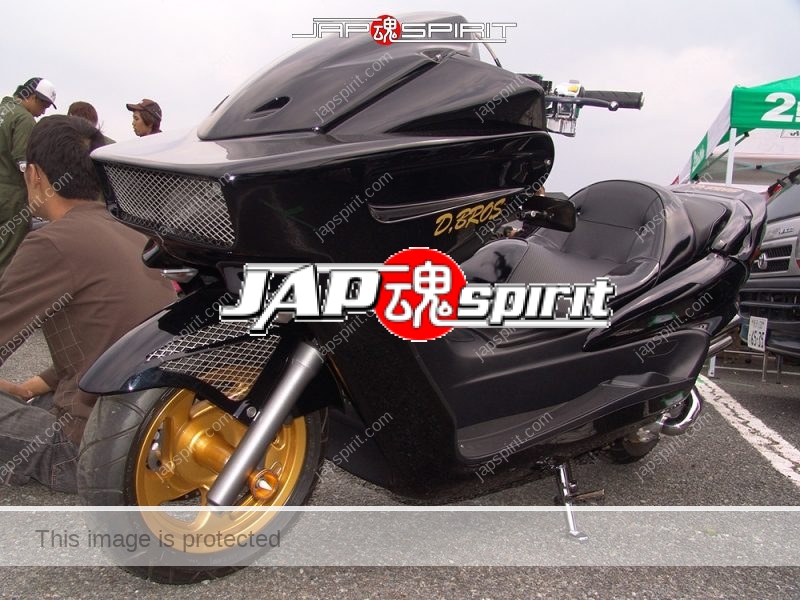 YAMAHA Majesty, Special shape cowl, gauze wire Head light cover and customized cockpit (3)