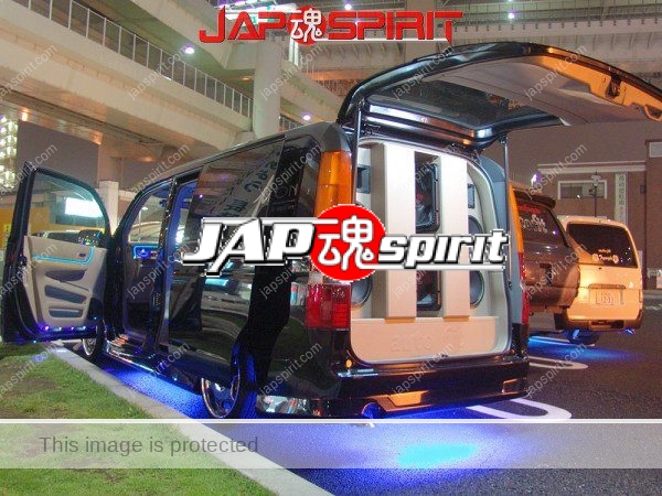 HONDA Stepwgn, Sound car, with special sound system is bilt in & beautiful blue lighting (1)