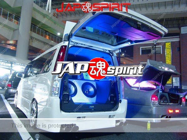 HONDA Stepwgn 1st RF1/2, Sotomuki sound car, white color and blue room lighting with big speaker (2)