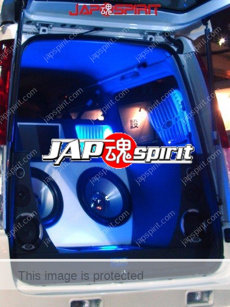 HONDA Stepwgn 1st RF1/2, Sotomuki sound car, white color and blue room lighting with big speaker (1)
