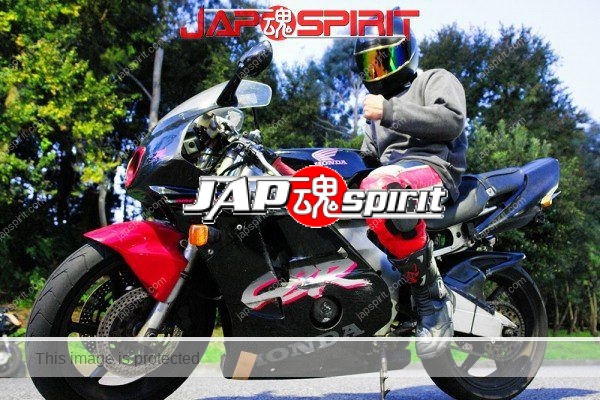 HONDA CBR, Hashiriya style bike, with Rider. Haneage rear fender, worn-out knee pad. (4)