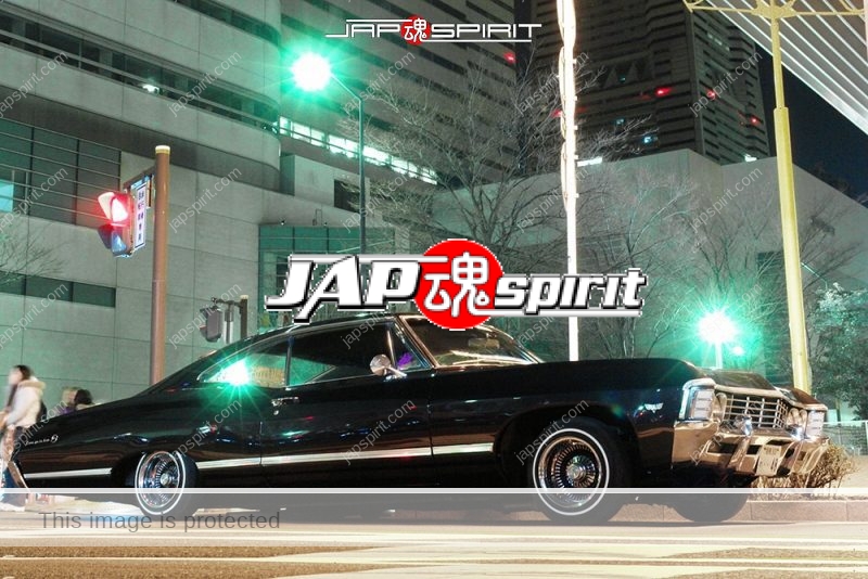 CHEVROLET 1968 Impala Sport Coupe black color at Minatomirai street (1)