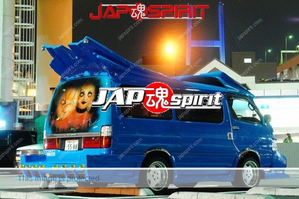 TOYOTA HIACE Vanning style with big top wing & Child's Play air brush on the back door (2)