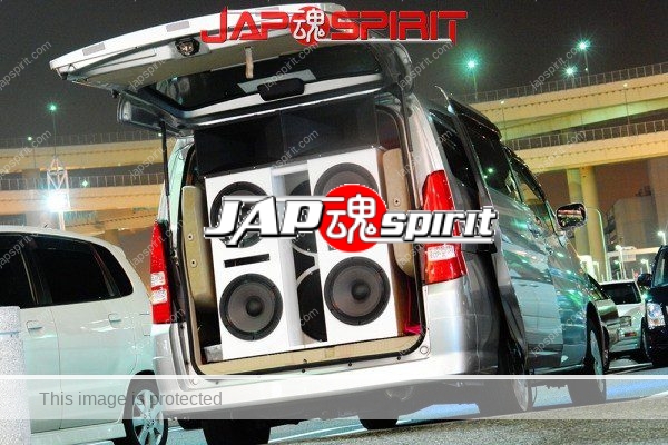 NISSAN Serena, Silver color, sotomuki style sound car, big speaker is bilt in (2)