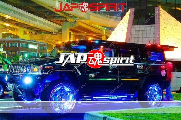 Hummer H2, Beautiful blue lighting, chrome plating wheel & parts, black color at Daikoku Parking (1)