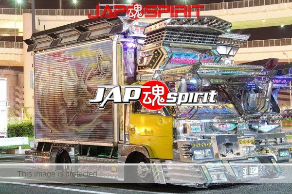 ISUZU ELF, art truck gorgeous decoration light up at daikoku parking (2)