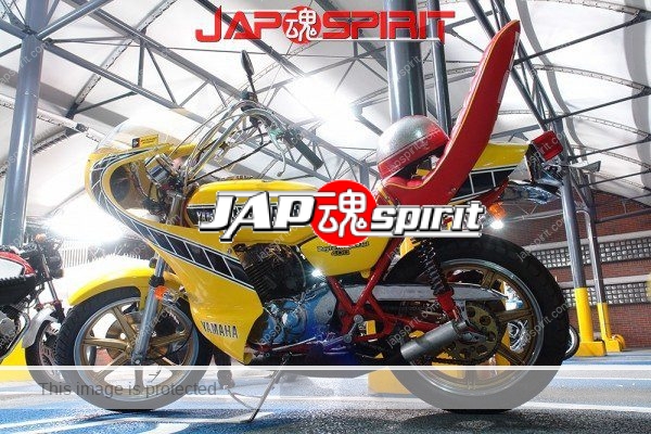 YAMAHA RD400, Zokusha style, Yellow color Rocket cowl, Red sandan sheet, Rising sun & mt.fuji korukuhan helmet (6)