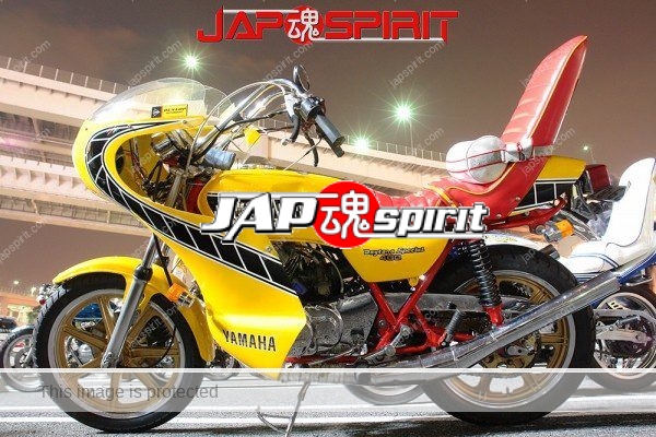 YAMAHA RD400, Zokusha style, Yellow color Rocket cowl, Red sandan sheet, Rising sun & mt.fuji korukuhan helmet (5)