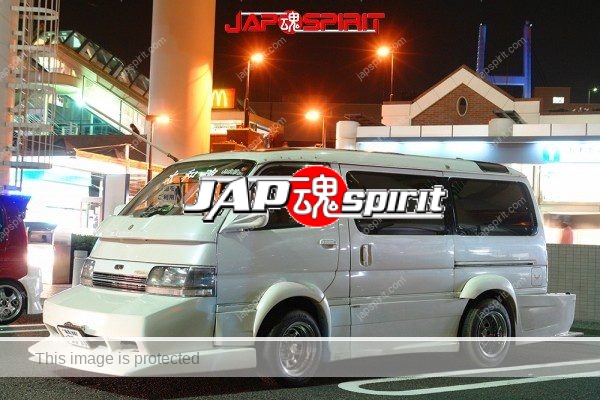 TOYOTA HIACE H100, Vanning style, white color at Daikoku PA