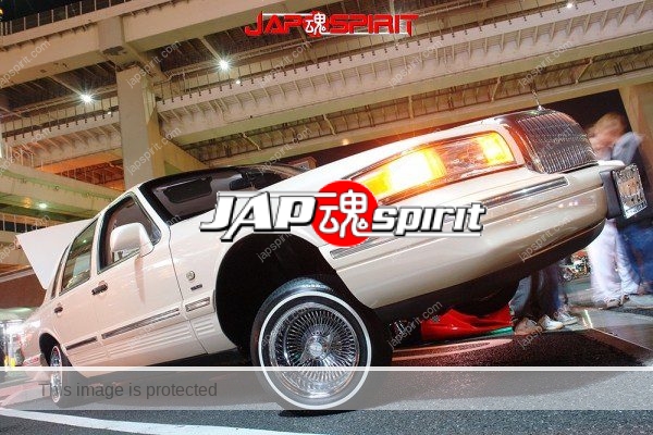FORD Lincoln Town Car, Low rider style, three wheeler at Daikoku parking (3)