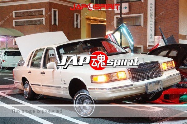 FORD Lincoln Town Car, Low rider style, three wheeler at Daikoku parking (2)