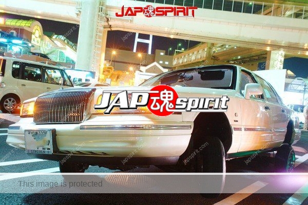 FORD Lincoln Town Car, Low rider style, three wheeler at Daikoku parking (1)
