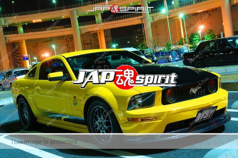 FORD Mustang Super car Yellow body and black line bonnet