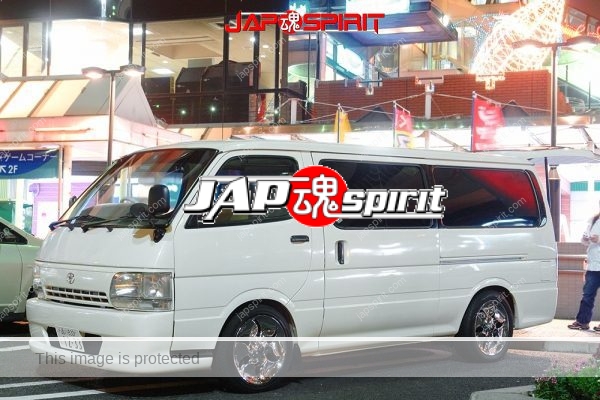TOYOTA HIACE H100 Sotomuki style 8 speaker & one big LED screen by Auto fit