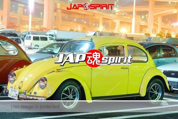 Volkswagen Type 1 Beetle, black, yellow, red, green silver and white at night Daikoku parking (1)