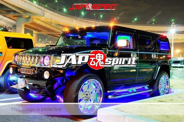 Hummer H2, Lug style, black color and blue lighting up interior and under with chrome wheel (2)