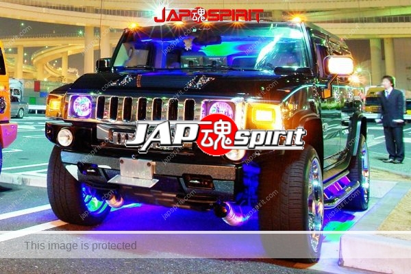 Hummer H2, Lug style, black color and blue lighting up interior and under with chrome wheel (3)