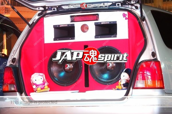 HONDA Odyssey, sotomuki sound car,Two big speaker and red wall (2)