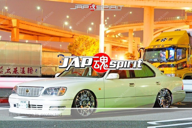 TOYOTA Crown 11 th S17, VIP style, white color chrome wheel (2)