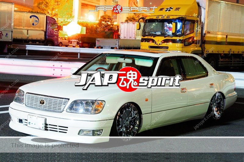TOYOTA Crown 11 th S17, VIP style, white color chrome wheel (3)