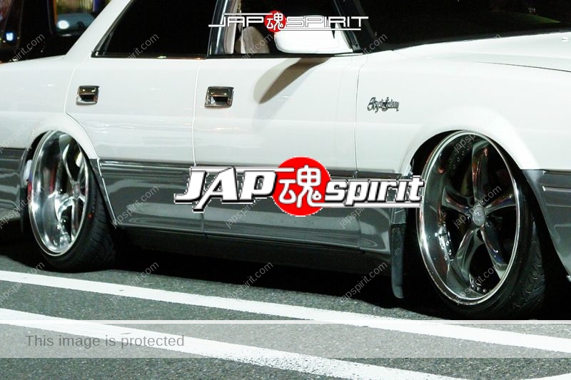 TOYOTA Crown S14 simple VIP style shakotan low down custom white and silver two tone (1)