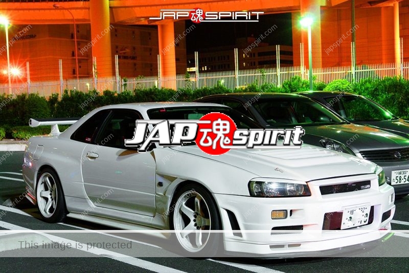 NISSAN Skyline GT-R 5th BNR34 White with aero duct bonnet and sporty front (2)