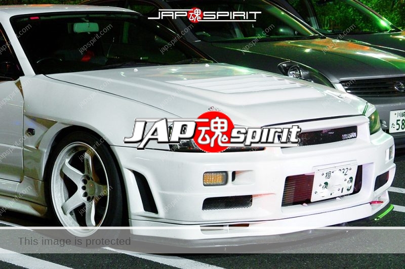 NISSAN Skyline GT-R 5th BNR34 White with aero duct bonnet and sporty front (1)