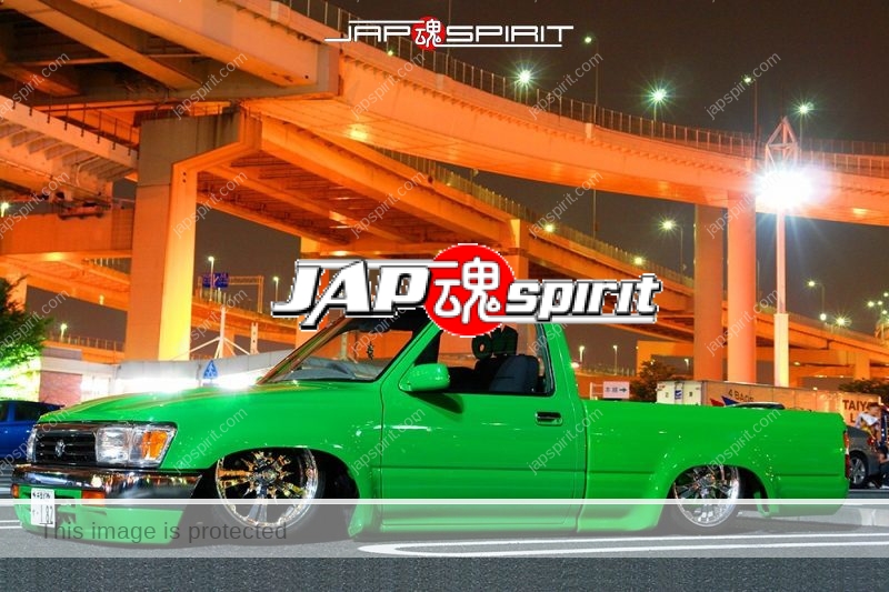 TOYOTA Hilux 5th Truckin style green color chrome wheel, landing position at Daikoku PA (2)