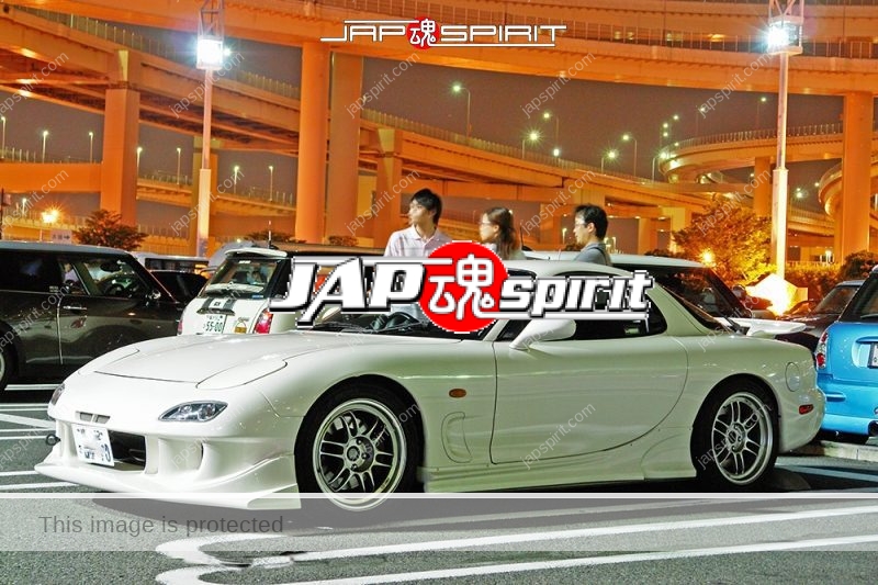 MAZDA RX7 FD Spokon style white color at Daikoku Parking (2)